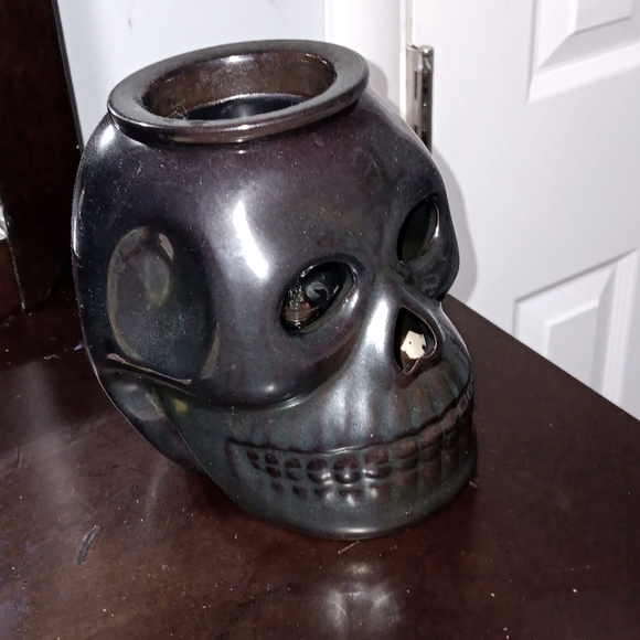 A Black Skull light bulb candle/wax melter - Picture 1 of 2